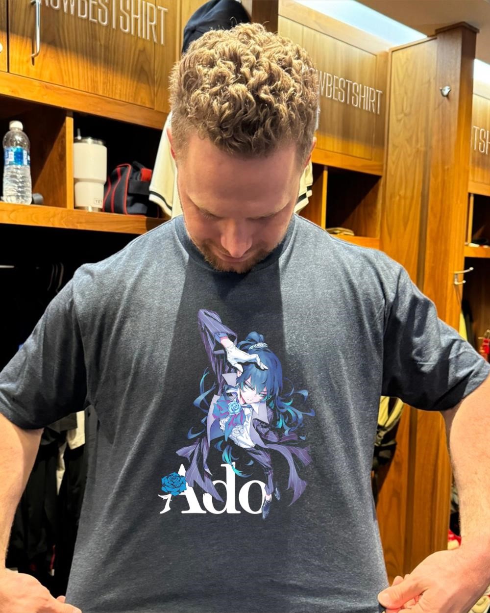 新品】HOTTOPIC Ado Pose Suit Tシャツ XL 海外限定 Ado Pose Suit T