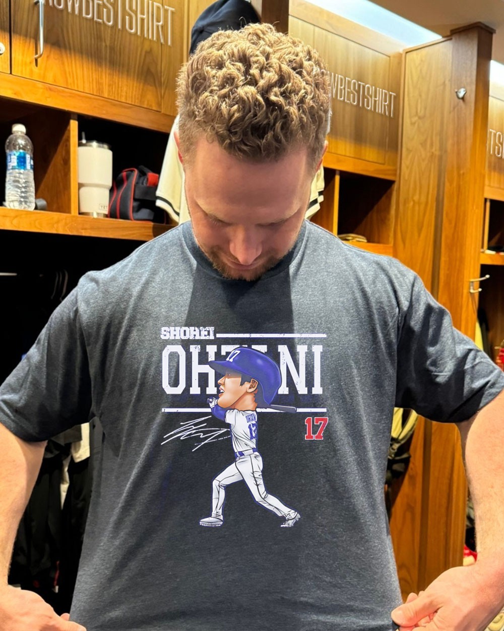 Official Shohei Ohtani 17 Los Angeles Dodgers player cartoon shirt
